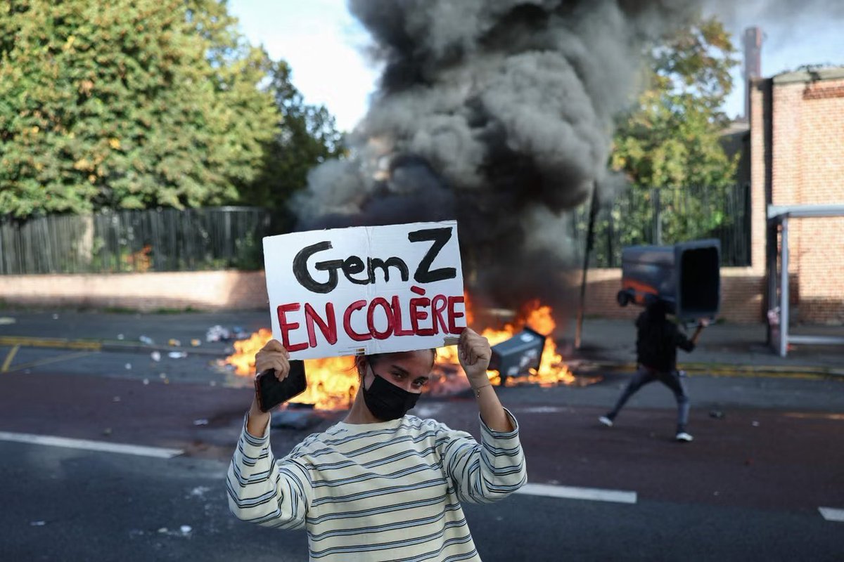 Alikettanii's tweet photo. 🇫🇷 En France, le ministre de l'Intérieur a fait état de 625 interpellations, en grande partie des Gen Z, au cours de la seule journée d'hier. 

Où sont passés les donneurs de leçons en matière de liberté d'expression ? On devrait envoyer Chouf TV faire des micro 🤣 https://t.co/a6cJqUCpyN