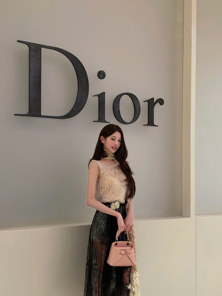 cirlce_ovo's tweet photo. Elegance redefined, Wonyoung shines brightly in Dior.

WONYOUNG IN DIOR
#WonyoungDiorSummer27
#JANGWONYOUNG
#WONYOUNG
#DiorSummer27 @Dior https://t.co/JyMkzcVmEG