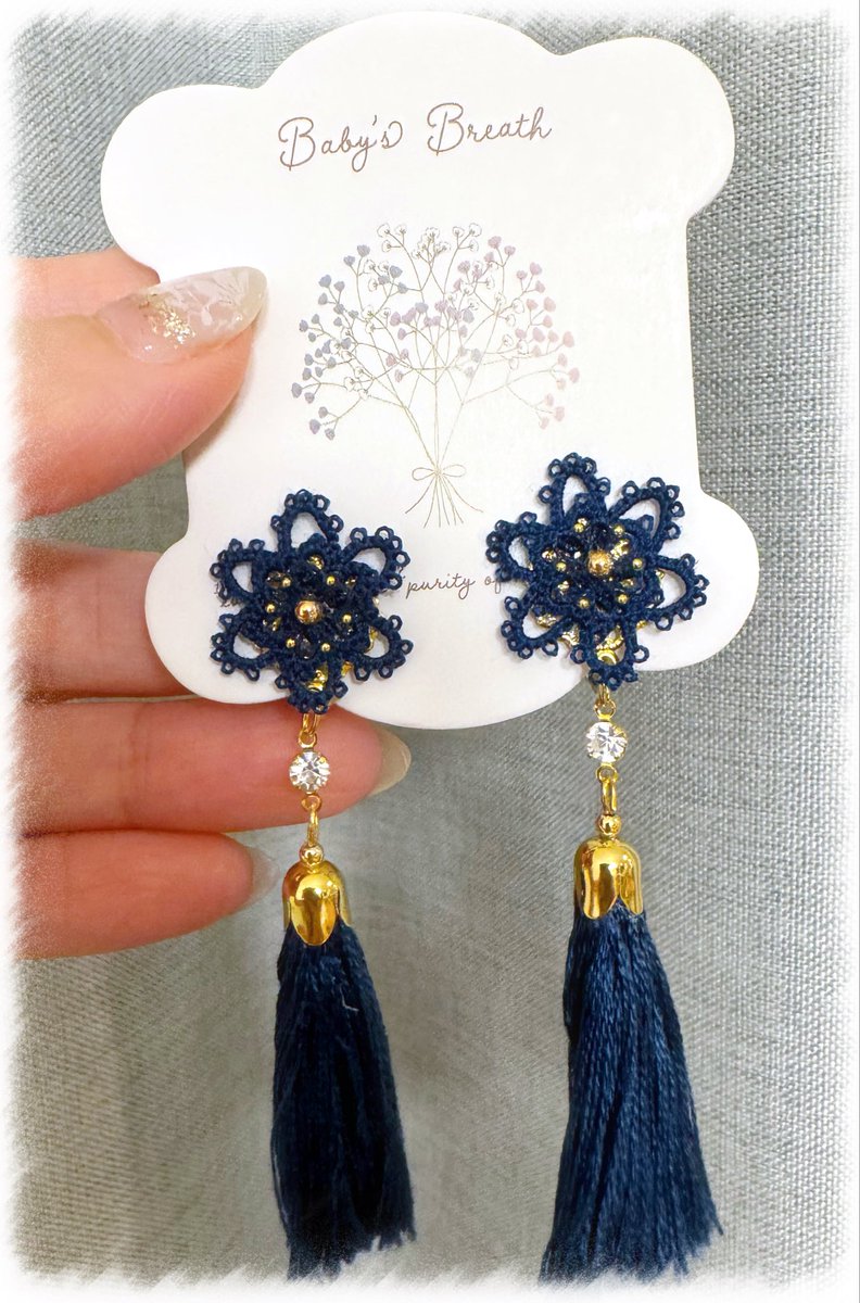 35FullFleur8_26's tweet photo. タティングレース で作ったお花にタッセルを合わせて作ったイヤリング✨
タッセルがあるだけで存在感が増しますね♪

#ハンドメイド
#タティングレース https://t.co/fjbtRzdt3C