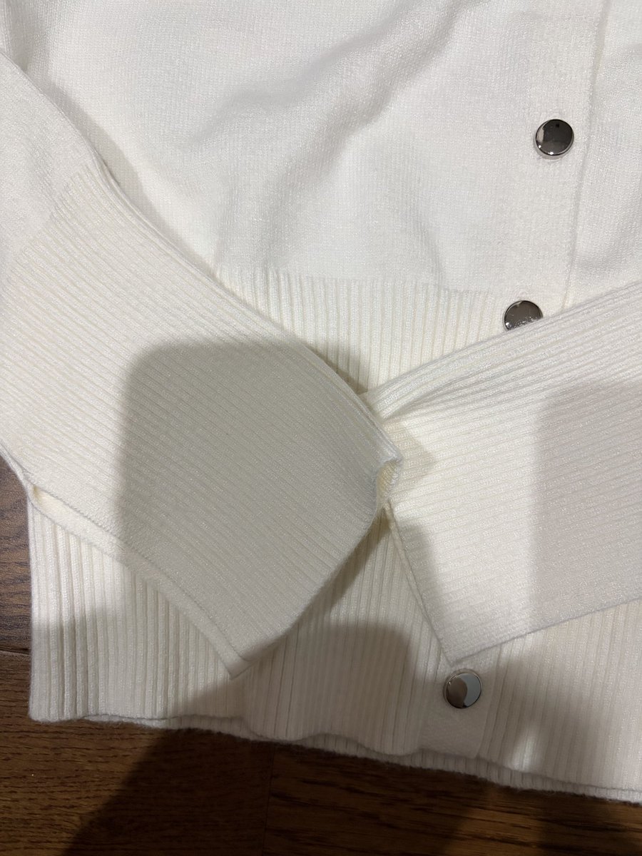 iluvsleepingp's tweet photo. ส่งต่อ https://t.co/K54w08rBoX - Cardigan Ivory

มือ1 สภาพ100% / ลอง,ไม่เคยซัก
PRICE 1090 (from 1890) 
#ส่งต่อเสื้อผ้า #ส่งต่อ #ส่งต่อfabriqueco #ส่งต่อเสื้อผ้าแบรนด์ไอ https://t.co/lCq3FAKRMJ