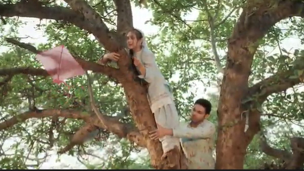khakbarabar's tweet photo. seher reaching for pink kite 7 years ago and now the theme of their actual real nikaah being pink 
INSANE DETAILING

#SeherHoneKoHai https://t.co/A7KZ2H2cto