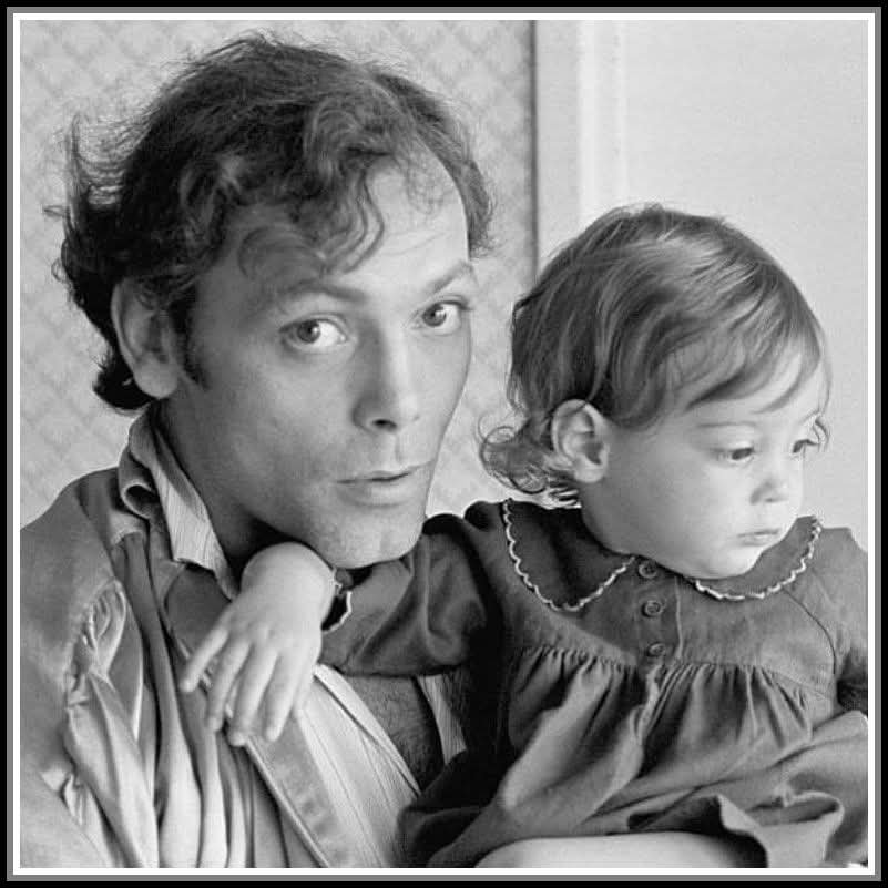 EricLeRouge2000's tweet photo. Patrick Dewaere avec sa fille Lola en 1981 ... https://t.co/MAUi8Wsw6S