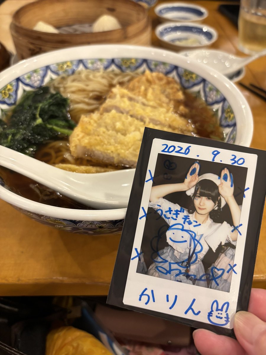 attokarin's tweet photo. 昨日のライブ後の食事🍜
ゆいちゃん最後だからとまと🍅もうさぎになりました💚💙
ゆいちゃんのチェキも撮ってもらったんだけどプレゼント用なので内緒😊

#木ノ瀬のこの指とまれ
#とまと畑で日向ぼっこ https://t.co/RpmlqeMgQ2