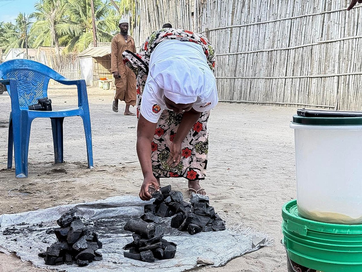 actionaidmoz's tweet photo. “O dinheiro que ganho ajuda-me a comprar mais produtos, sustentar os meus filhos e continuar a fazer crescer o meu negócio”, Joana Carlos.

Link: https://t.co/agme7zCzm6 https://t.co/yHfpnwyJUM