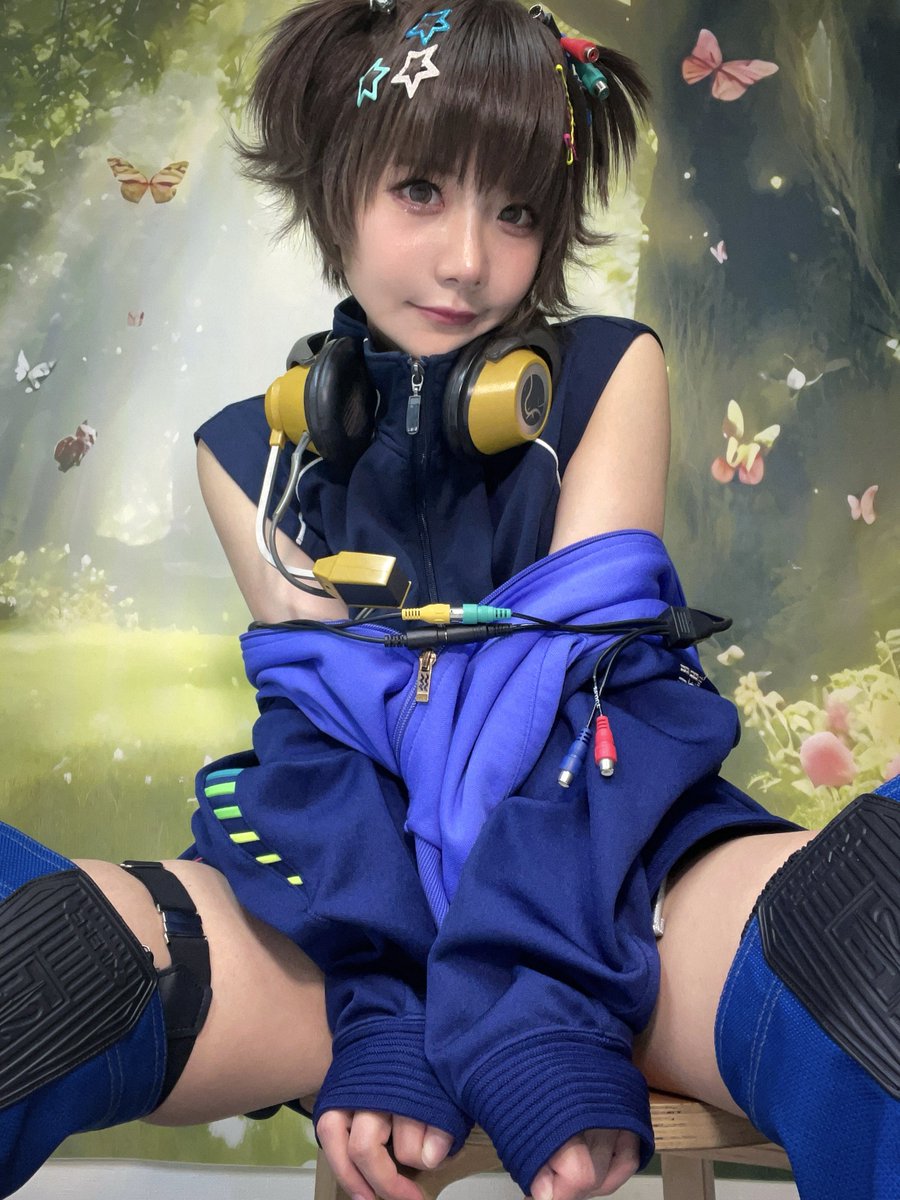 taru153's tweet photo. #アルマギア
KV公開&amp;一般発売開始されました！

レインちゃんのビジュアルこんな感じです！ジャージにちっちゃいツインテールに何か色々ついてます🧬

一体どんな子なのかぜひぜひ劇場に確認しに来てください👀！
🎫https://t.co/nRdgpwV3q8 https://t.co/UzUpudgVZn