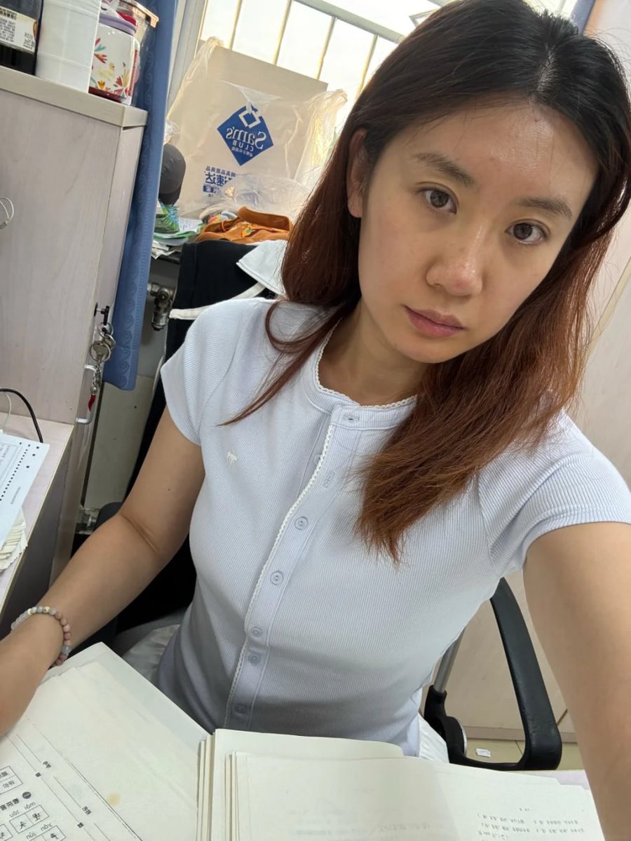 DAYANAADRIANAG1's tweet photo. 国庆放假，90后教书匠暂时下讲台。
平时管学生守规矩，这几天想找个人管我，有人敢吗？ https://t.co/uuRv87h4oI