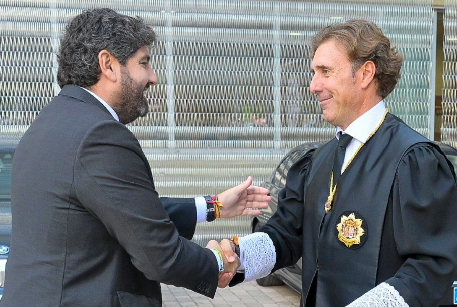 LopezMirasF's tweet photo. ⚖️ Nuevo Año Judicial en la #RegióndeMurcia @TSJMurcia.  

Me sumo al llamamiento al respeto de la independencia judicial: cuestionarla o señalar a quienes la ejercen socava nuestro Estado de Derecho.  

Contamos con excelentes profesionales, pero necesitan más medios para prestar el mejor servicio de Justicia a los ciudadanos.