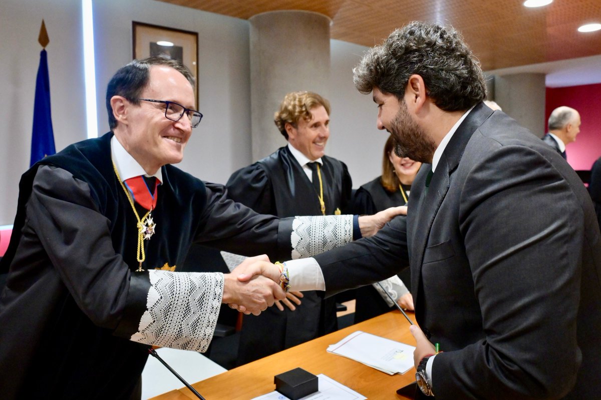 LopezMirasF's tweet photo. ⚖️ Nuevo Año Judicial en la #RegióndeMurcia @TSJMurcia.  

Me sumo al llamamiento al respeto de la independencia judicial: cuestionarla o señalar a quienes la ejercen socava nuestro Estado de Derecho.  

Contamos con excelentes profesionales, pero necesitan más medios para prestar el mejor servicio de Justicia a los ciudadanos.