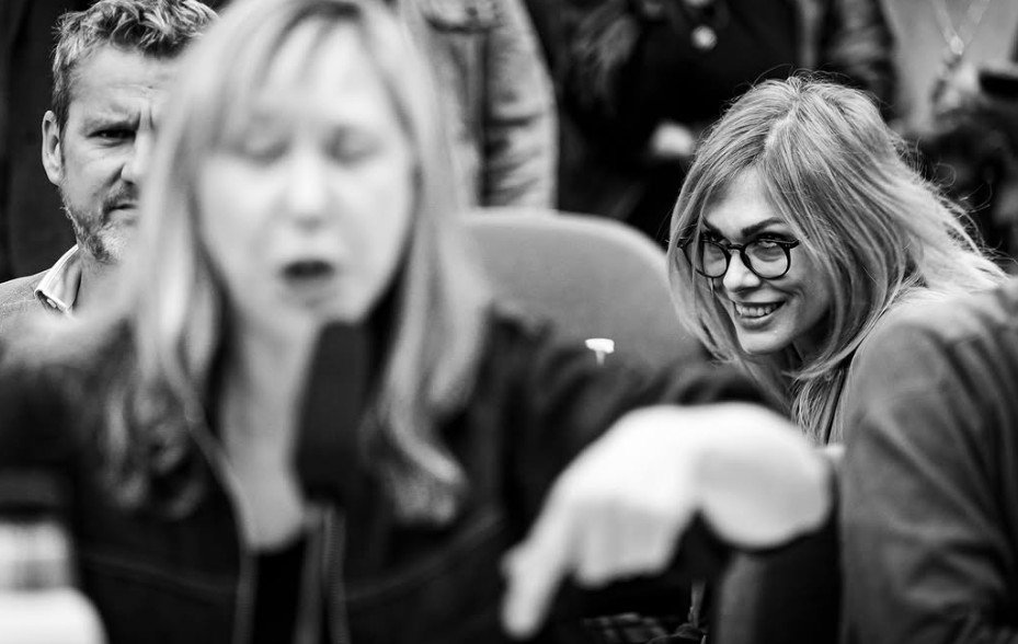 maurogrande_'s tweet photo. Insisto: que cosa maravillosa el fotoperiodismo. Vean esta captura de Federico Cosso cuando Myriam Bregman estaba exponiendo en el Congreso mientras no dejaban de interrumpirla y atrás, una vez más, Lilia Lemoine. La manera en que capta las gesticulaciones es espectacular. https://t.co/Q3cffJQxVL