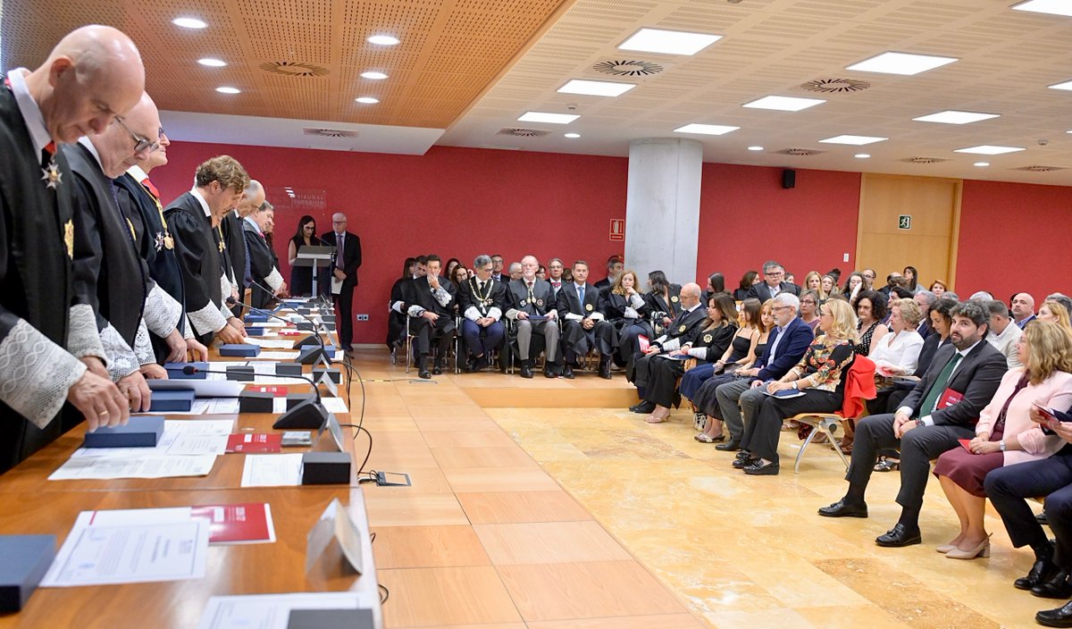 LopezMirasF's tweet photo. ⚖️ Nuevo Año Judicial en la #RegióndeMurcia @TSJMurcia.  

Me sumo al llamamiento al respeto de la independencia judicial: cuestionarla o señalar a quienes la ejercen socava nuestro Estado de Derecho.  

Contamos con excelentes profesionales, pero necesitan más medios para prestar el mejor servicio de Justicia a los ciudadanos.