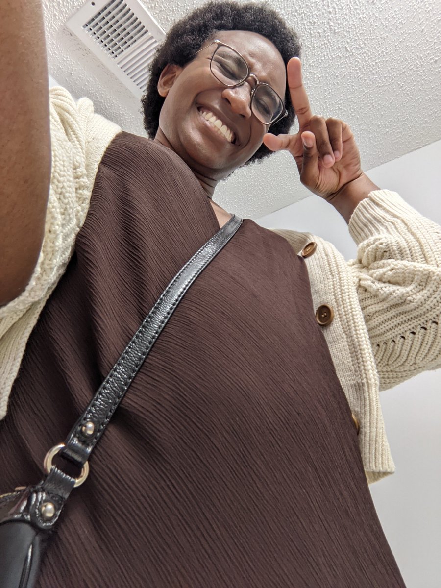 drfabulous123's tweet photo. Sorry I really liked my outfit yesterday https://t.co/iHzaZiEExh