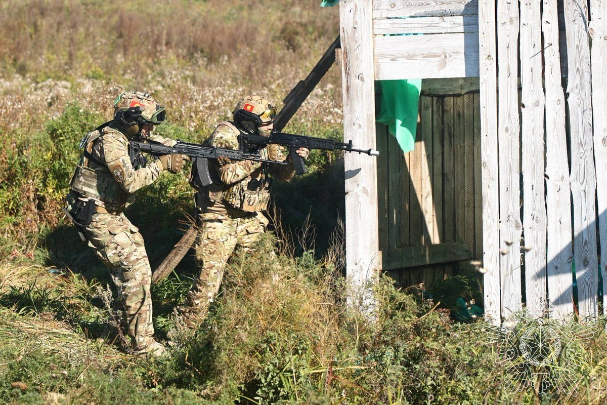 TheGreyPatriot_'s tweet photo. ๐ท๐บ Today's training of CSTO Rapid Response Forces as part of joint CSTO drills "Interaction-2026".
Rifles were provided for training only by Russia.
#Russia #Russian #Russians #Today #CSTO #ODKB #Training #Tactical #Military #Army #Rosgvardia #MVD #AK12M1 #SOBR https://t.co/jpNO6aIytL