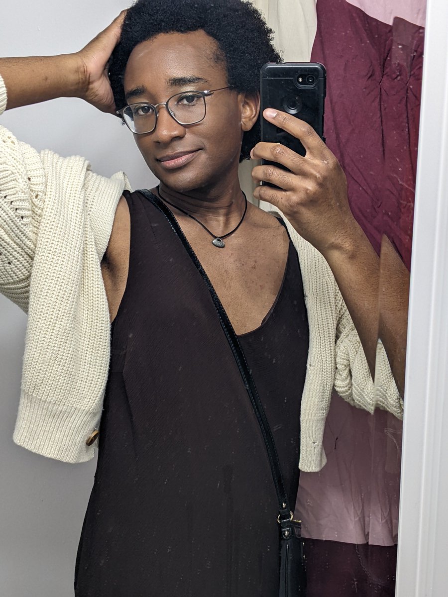 drfabulous123's tweet photo. Sorry I really liked my outfit yesterday https://t.co/iHzaZiEExh