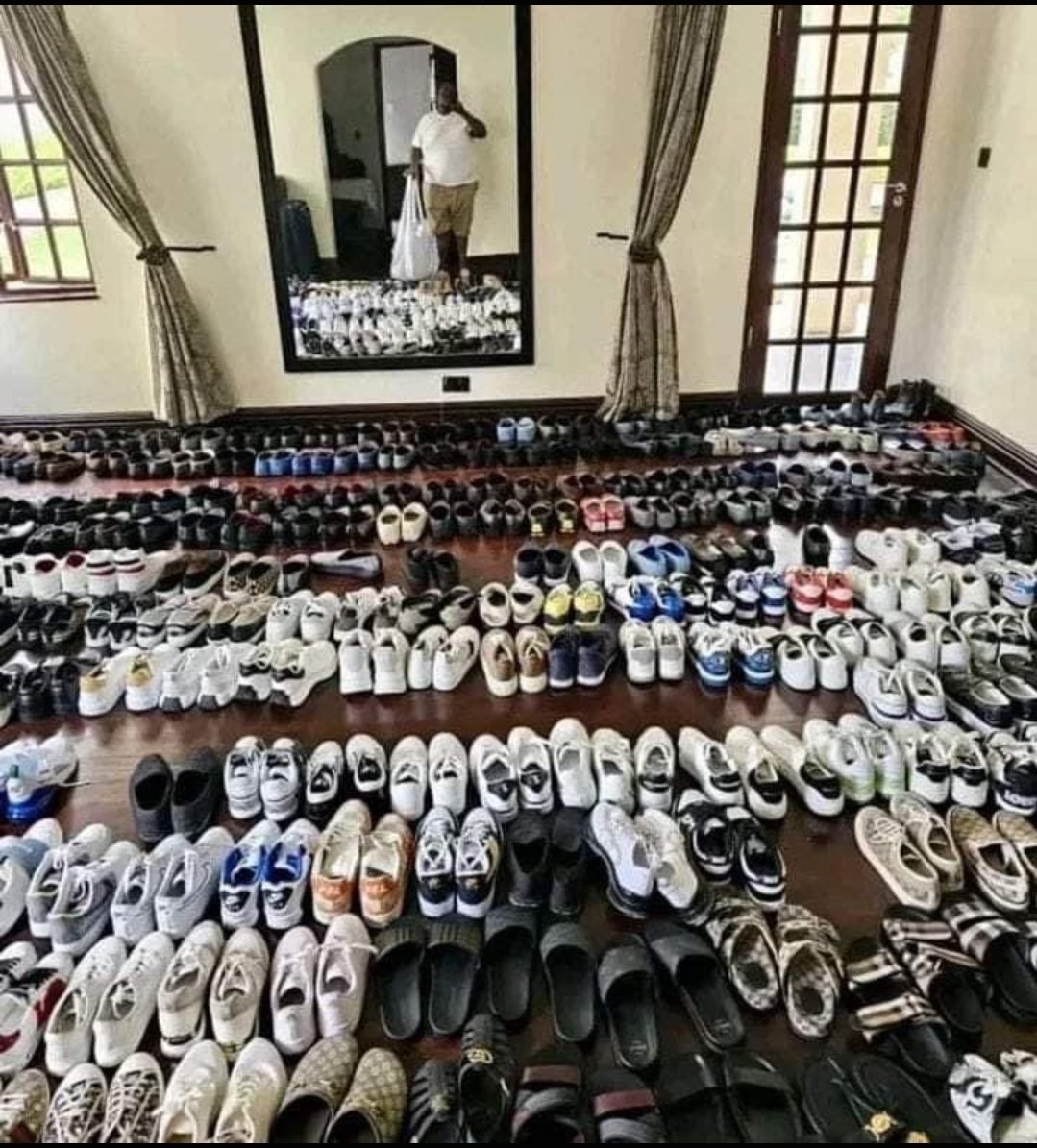 Robshepherreby's tweet photo. @FinLitBae Am coming to start  shoes business in the leafy surbubs of Harare with the mwendazake's collection of shoes,this is enough stock to last any year,his shirts n Tshirts r big enough to be used as tents https://t.co/evLoZ0pWX9