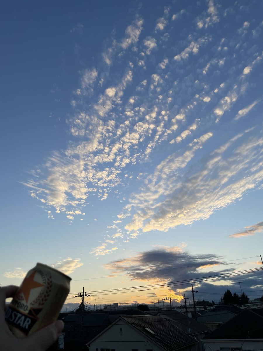 hatake_1216's tweet photo. 久々の晴れに乾杯🍻
プシュ☁️ https://t.co/8eYnNqICYl