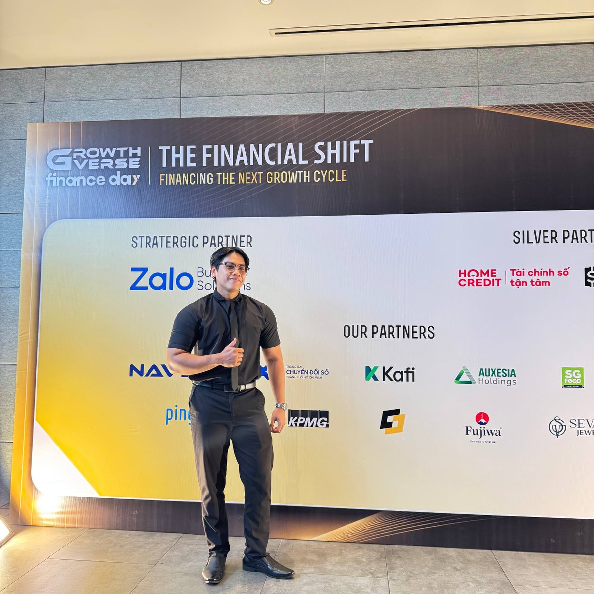 0xtrantuan's tweet photo. GrowthVerse Finance Day 2026 🇻🇳

Proud to have represented zBit as a partner & exhibitor at GrowthVerse Finance Day 2026.

Great to see CEOs, CFOs, founders, financial institutions and businesses coming together to discuss capital, cross-border finance, digital infrastructure and the next growth cycle.

We brought the crypto perspective into the room — sharing the 2026 market landscape and connecting with people from beyond the usual crypto circle.

Big thanks to GrowthVerse, VDCA, the organizers, and everyone who came by the zBit booth. 🤝

Different ecosystem. Same mission: keep building. 🚀

#zBit #GrowthVerse #FinanceDay #Vietnam #Crypto