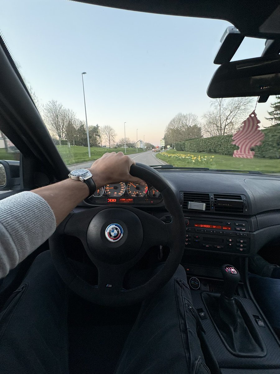 rlm6z1's tweet photo. m3 e92, m5 f10, série 3 e46 318ti swap m3 e46, tkt pas bg c’est justement parce que j’ai 3 M que je suis un bandeur de cette marque https://t.co/CGjpjwYaVr