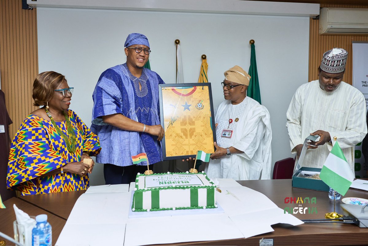 sadiqabdulaiabu's tweet photo. On Nigeria’s 66th Independence Anniversary, I led a team from the Ghana High Commission to present Hon. Sola Enikanolaiye, Minister of State for Foreign Affairs, with an anniversary cake &amp; a Black Stars jersey autographed by Africa’s most accomplished captain @ASAMOAH_GYAN3 https://t.co/yuaTfDmYD8