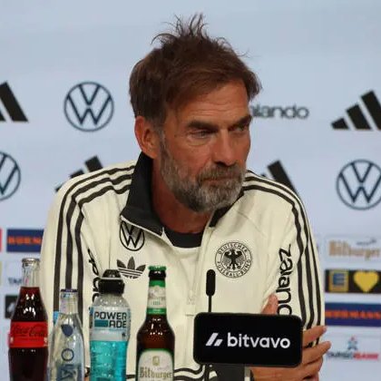 TouchlineX's tweet photo. 🚨🗣️ 𝗡𝗘𝗪: Jürgen Klopp responds to RACIST posts claiming the German national team is “NOT German enough” or “NOT white enough”:

“There is ABSOLUTELY NO REASON to pay attention to these people. I have little time for STUPIDITY in real life, and even less on social media.”

“People talk complete NONSENSE. It’s CRAZY. Our group has NEVER been more united.”

“The world could learn ONE OR TWO THINGS from a sports dressing room.”