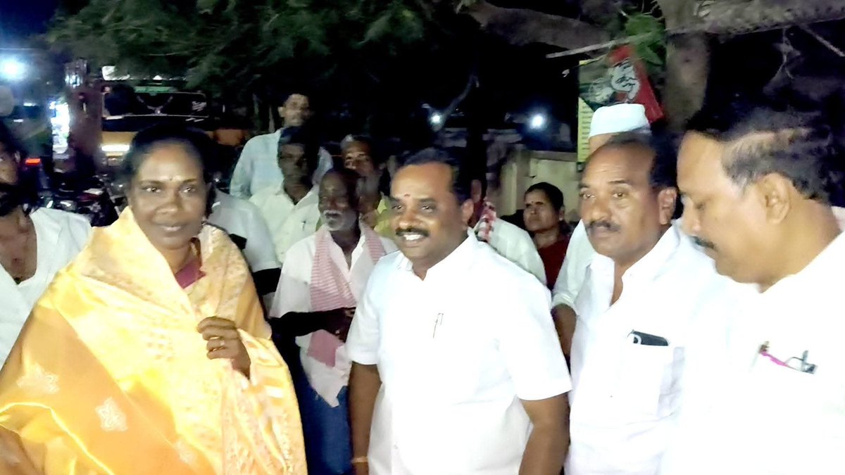 KarurKamalOffl's tweet photo. தாராபுரம் தெற்கு ஒன்றியத்தில் எனது பொறுப்பில் உள்ள அலங்கியம் ஊராட்சி பகுதியில் மக்களிடம் கழக வெற்றி வேட்பாளர் திருமதி.#K_பானுமதி அவர்களை ஆதரித்து இரட்டை இலை  சின்னத்திற்கு வாக்குகள் கேட்டு, கழக கொள்கை பரப்பு இணைச்செயலாளர், சகோதரி திருமதி @Kaliyammal_off  அவர்களுடன் அப்பகுதி பொதுமக்களிடம் பிரச்சாரம் செய்தேன் உடன் ஒன்றிய பொறுப்பாளர் திரு.கோவிந்தராஜ் உள்ளார் .
@EPSTamilNadu
@AIADMKOfficial
@AIADMKITWINGOFL

 #TVKFails #Dharapuram #TVKFails #EPS  #KarurDistrict #Tharapuram #EPSTamilNadu