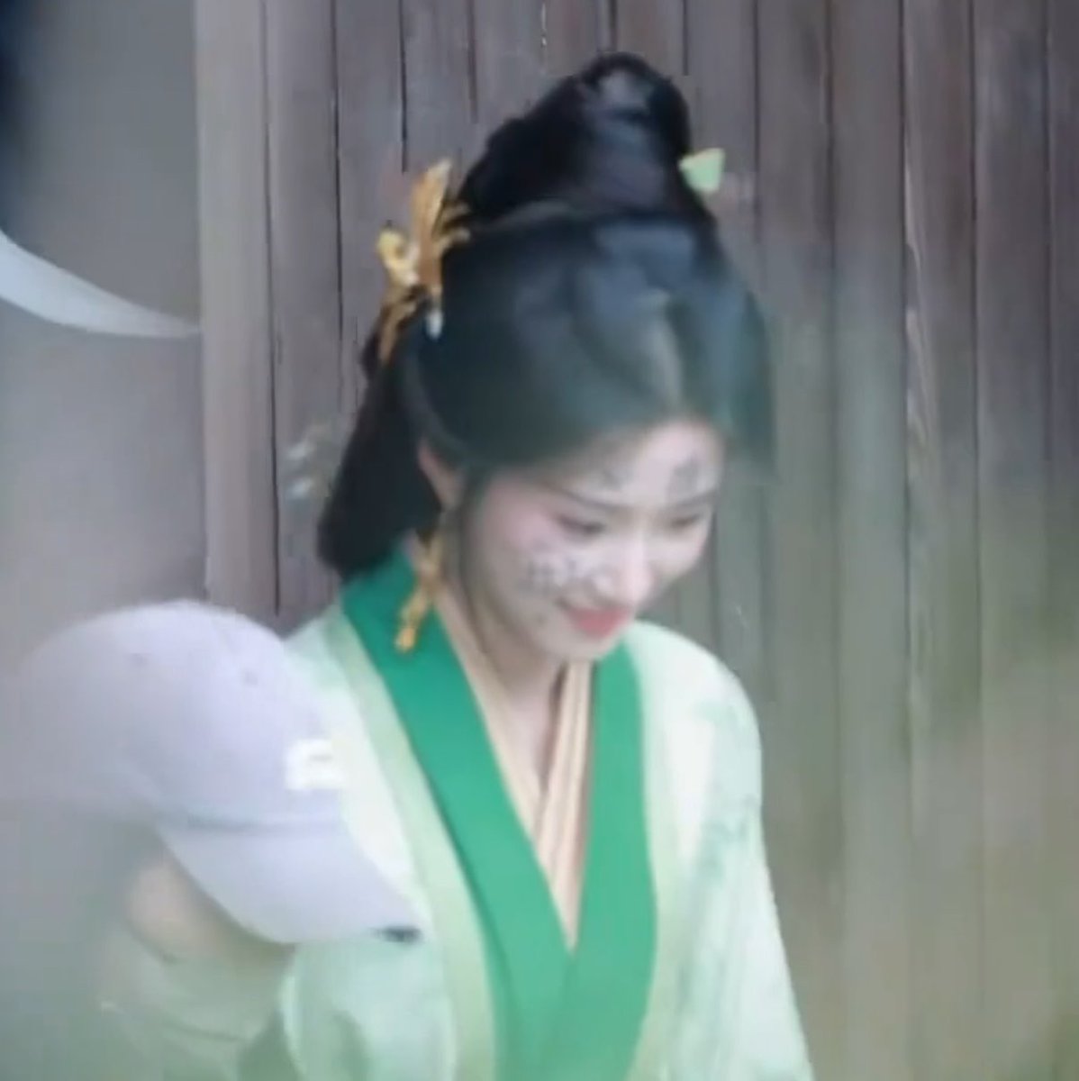 jijeju5's tweet photo. They draw turtles on each other’s faces?? 🐢
Wait, are they playing a game in the drama?? Weiwei is 100% losing this one 😆 Them getting to doodle all over each other’s faces is gonna be so cute!! https://t.co/mn7j3aqVOB