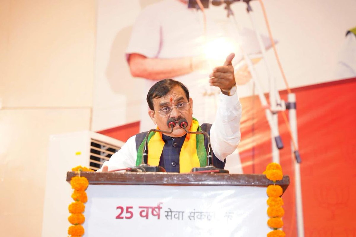 Trisha_Kharee's tweet photo. Birthday ke is sundar mauke par VD Sharma Ji ko bahut saari shubhkamnayein. Aapka har din mangalmay rahe. 🌸🎂 @vdsharmabjp #HappyBirthdayVDSharma https://t.co/LNUgRyy533