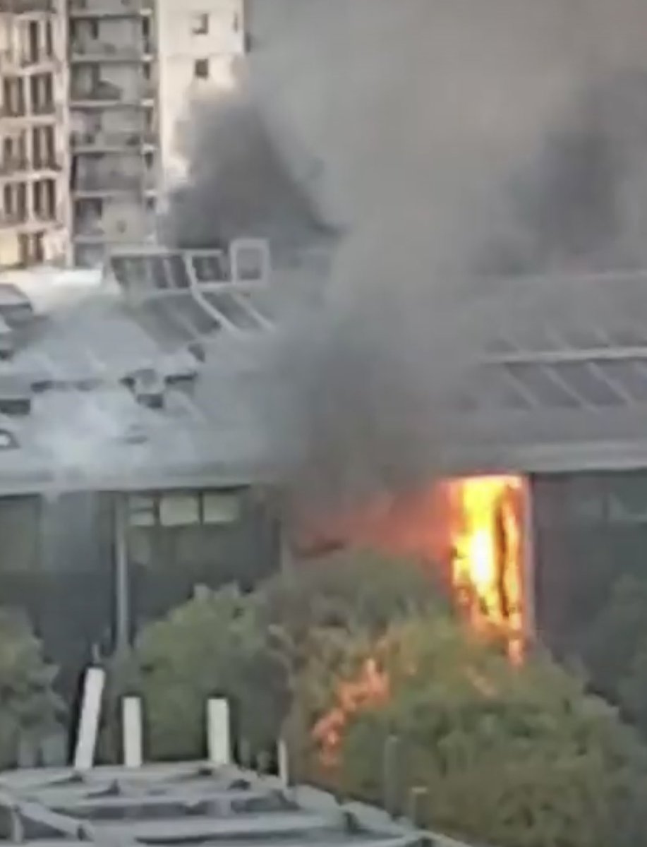 LGarnier44's tweet photo. Ce n’est pas une « mobilisation étudiante ». Ce sont des délinquants qui saccagent leurs lycées avec le soutien irresponsable de la gauche et de l’extrême gauche #Nantes 
Instrumentalisation honteuse d’une gauche qui a perdu sa boussole républicaine. https://t.co/pkMWtlI60R