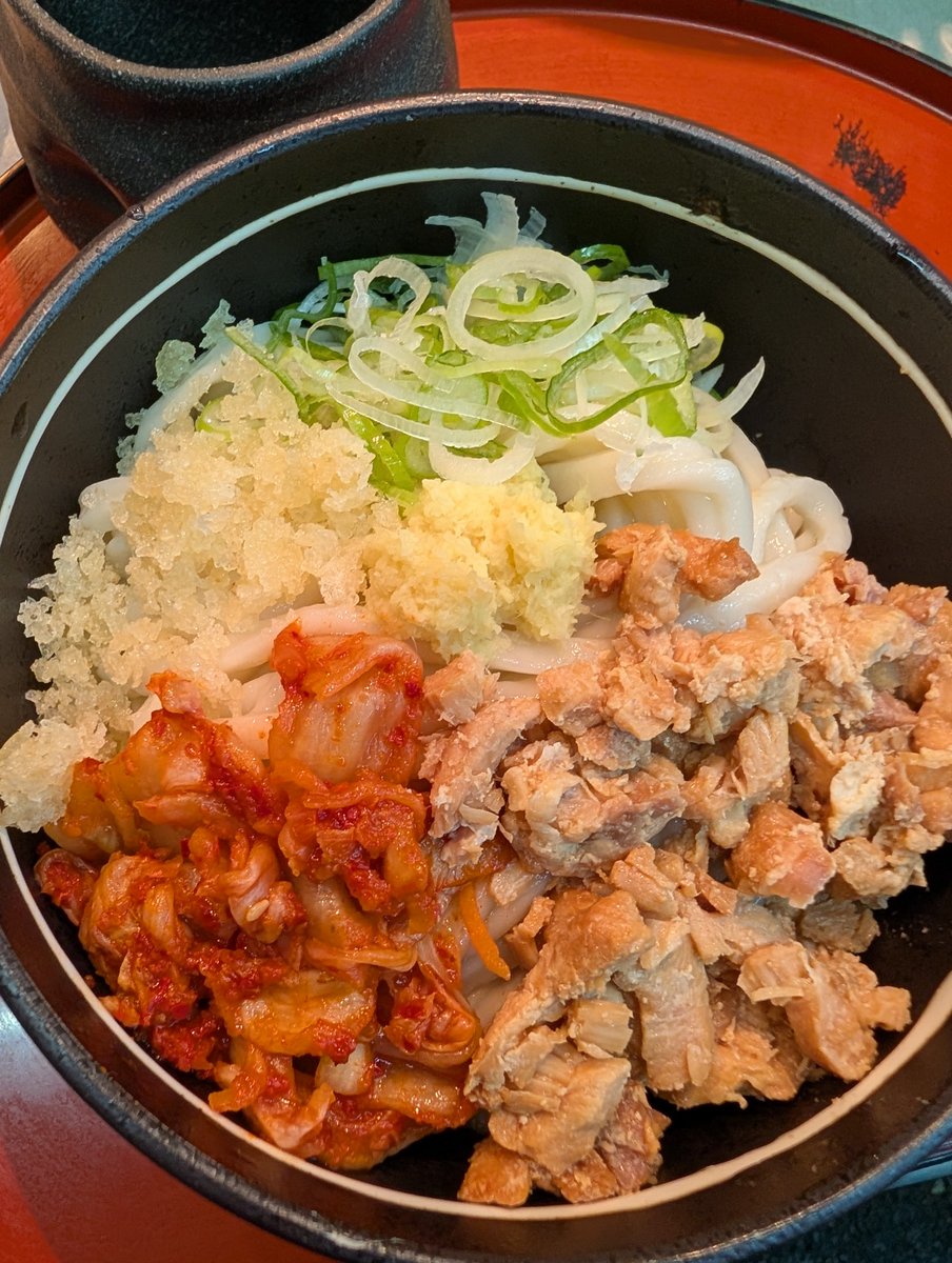 kurahachi01's tweet photo. こんにちわ、二代目です。
やっと涼しくなってきたと思ったら
又の暑さにゲンナリな昨日、今日。

今日から10月になりまして限定商品が変わります。
今月は[鶏キムチぶっかけ]です。
去年もこの時期に合わせて販売させて頂きました😆
温かいぶっかけにも変更できますので宜しくお願い致します！！ https://t.co/W53QbjtcmY