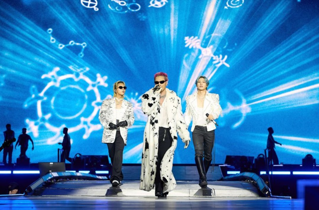 Coup_dEtat5's tweet photo. THIS PICTURE OF BIGBANG 🤍🤍🤍 https://t.co/rxiqxduFar