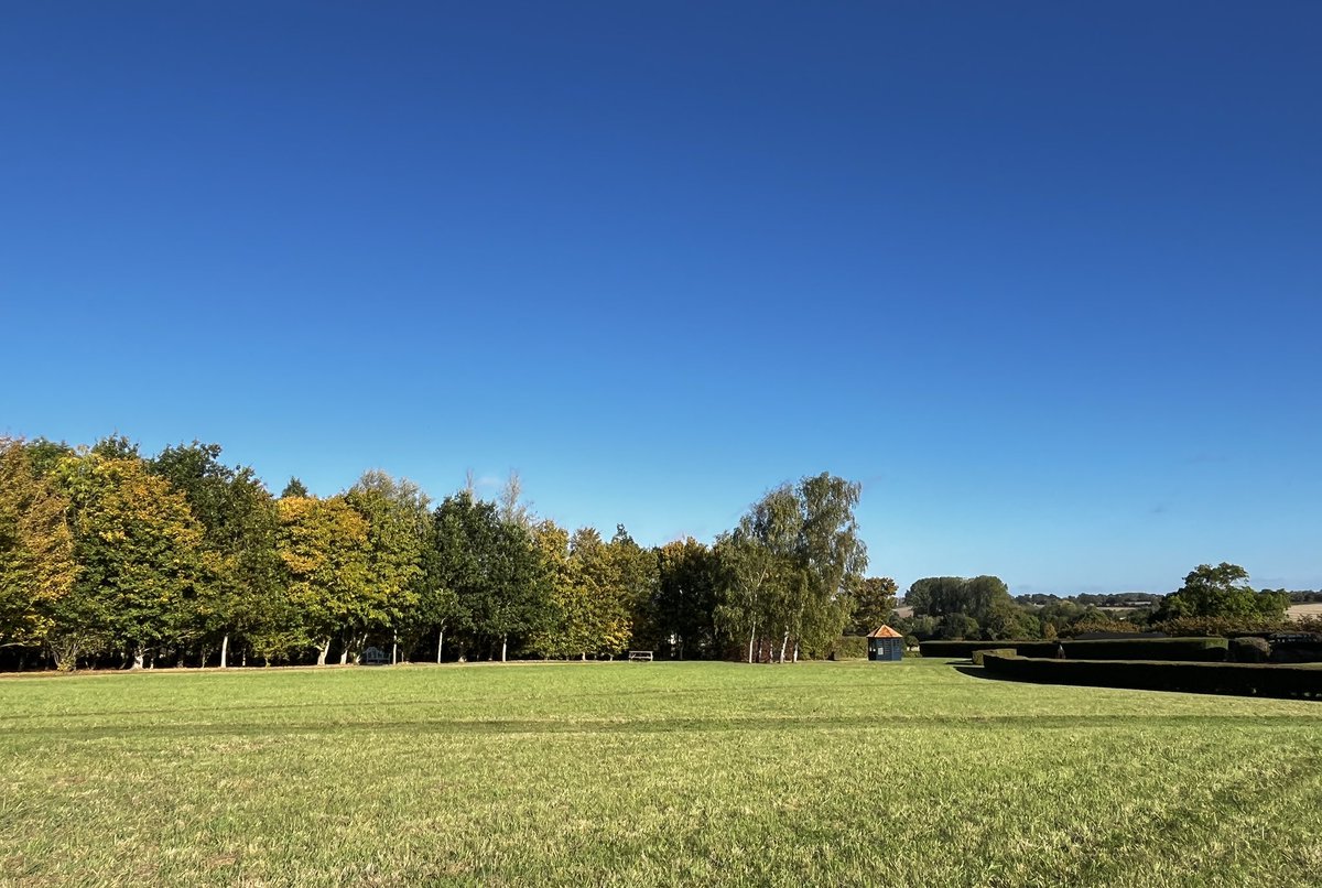 countrymousie's tweet photo. Another blue sky day in Suffolk. Beyond Mediterranean cobalt https://t.co/FQ00QTpD3s