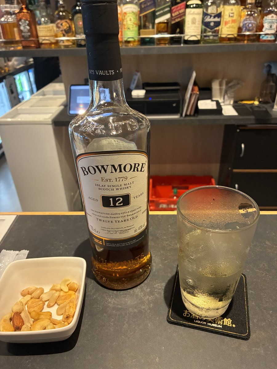 RED_Apple666's tweet photo. オープンまで隣接されてるこちらで一杯♪

#凛として時雨　#お酒の美術館 https://t.co/4vyQg36Y3V