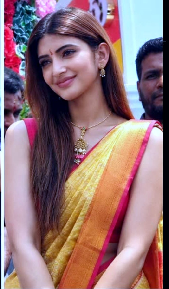 At0m_Ev3's tweet photo. Serene in Sleeveless Saree
#Sreeleela 🤌🏻 https://t.co/zErlSWV1dY