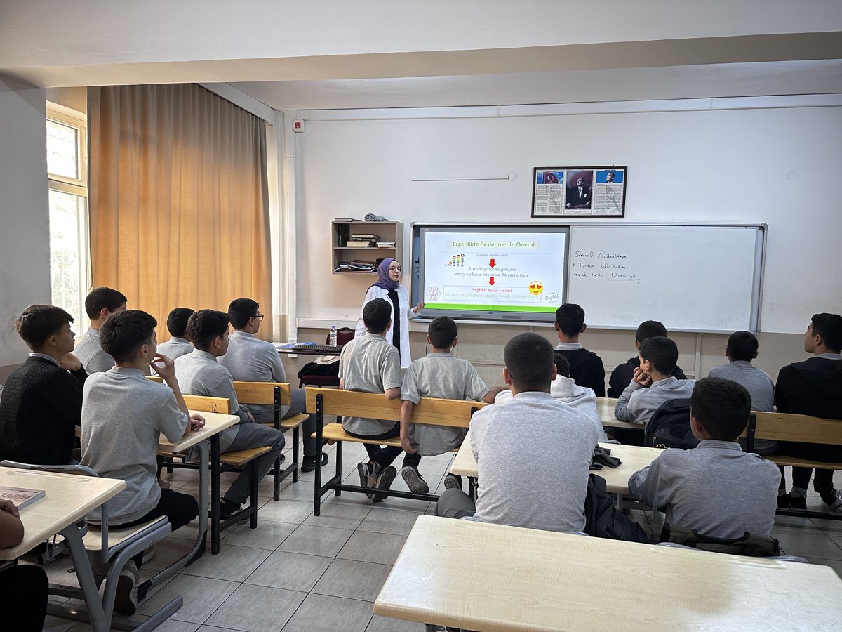 aihl_h's tweet photo. Okulumuzda, Diyetisyen Büşra Şahin tarafından öğrencilerimize yönelik “Dengeli Beslenme” konulu seminer gerçekleştirildi.

Katkıları için kendisine teşekkür ederiz. 🌿
@Oguzeli_mem @MustafaBozgyk27 https://t.co/GyN2Lo5khB