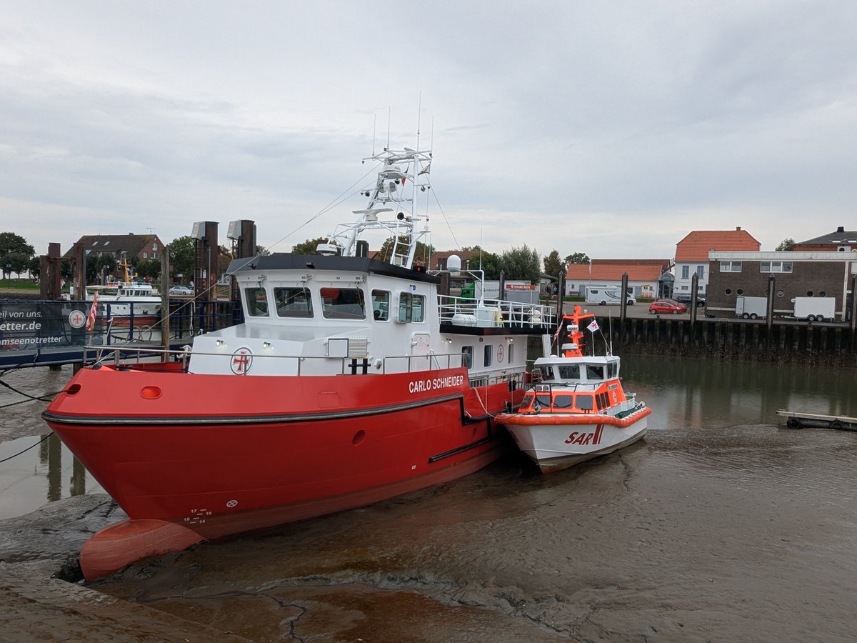 Nordwestroute's tweet photo. Moin aus Butjadingen... Mit Besuch von Carlo Schneider.

#Fedderwardersiel #butjadingen #nordsee #wesermarsch #Burhave #tossens #eckwarderhörne #Ruhwarden #dgzrs https://t.co/gurrMLBpT5