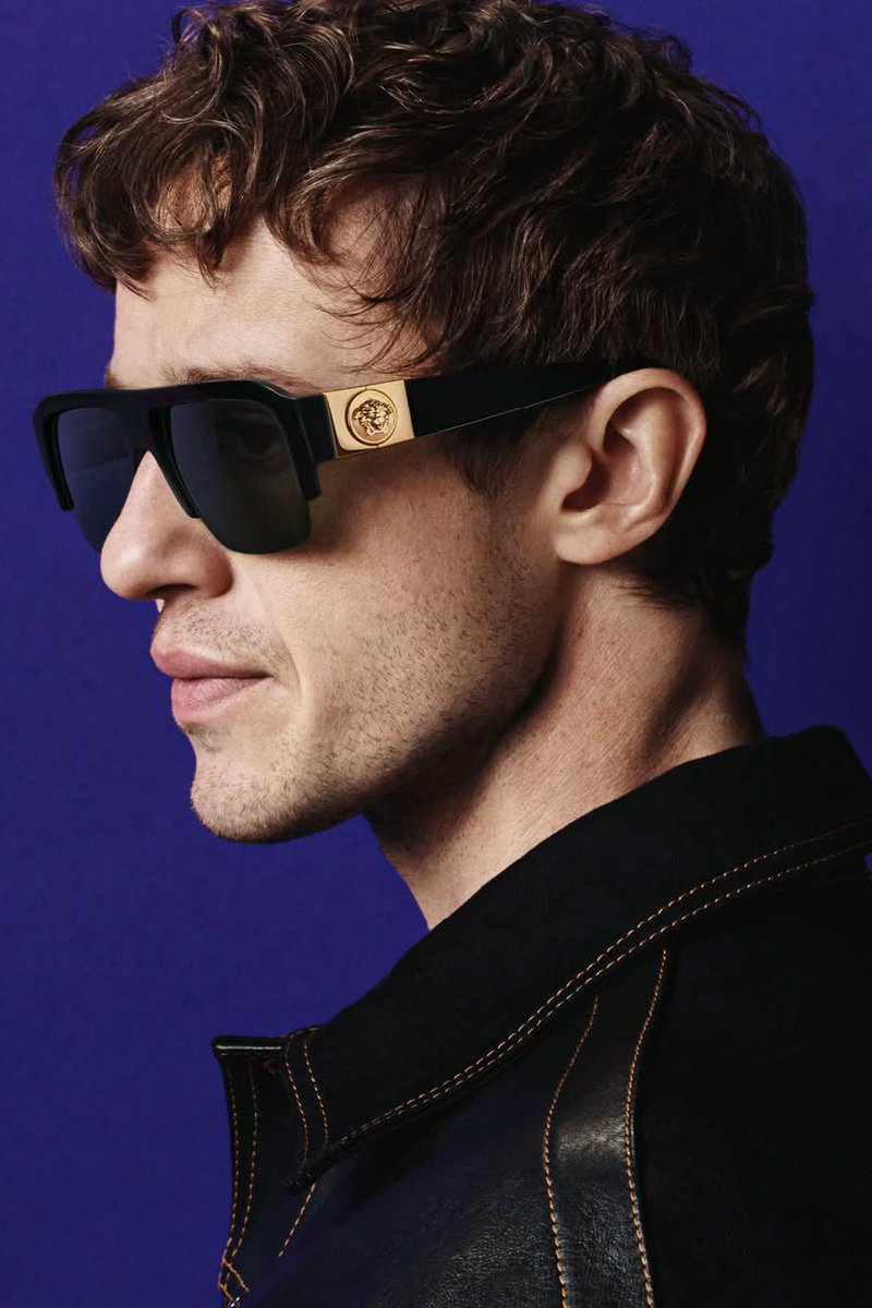 _filmcrave's tweet photo. Joseph Quinn photographed for Versace. 📷 https://t.co/Jq37854vga