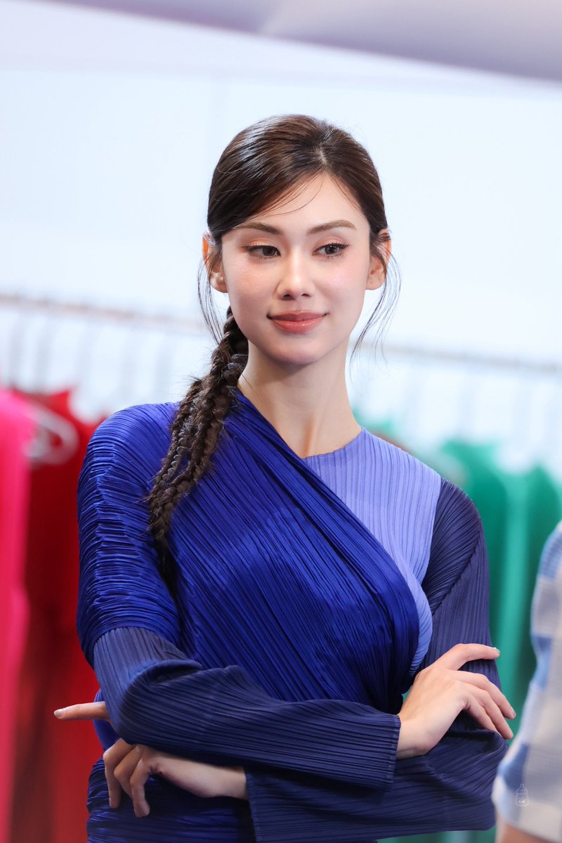 captain_np9's tweet photo. น่ารักนิหน่าาาาา 

LENA AT PLPL ISSEY MIYAKE
#plplisseymiyakexLena https://t.co/zolh52cO1V