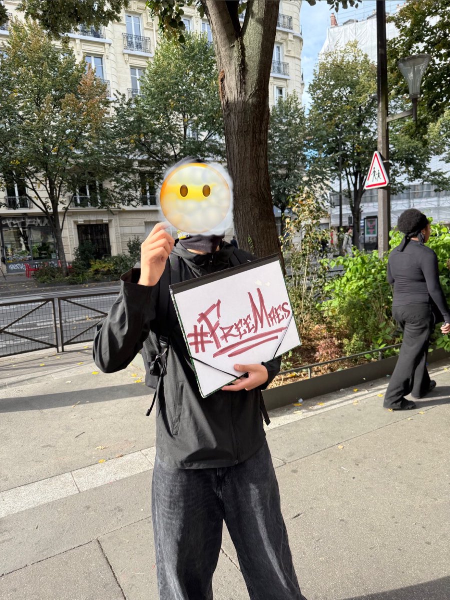 zzzawli's tweet photo. il a dit « chuis un très bon élève je dors très biens la nuit mon seul soucis c’est maes en prison » https://t.co/OVUYAqnZ0l