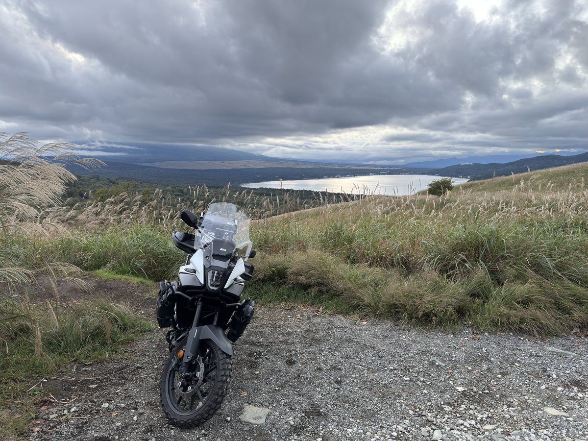 HighBridgeNX400's tweet photo. 山中湖インターではハッキリ見えていた
としても
まぁ天気運のない自分が山中湖に着いたら
こうですよ...😇

#NX400
#ツーリング https://t.co/UxTP2D1jO7
