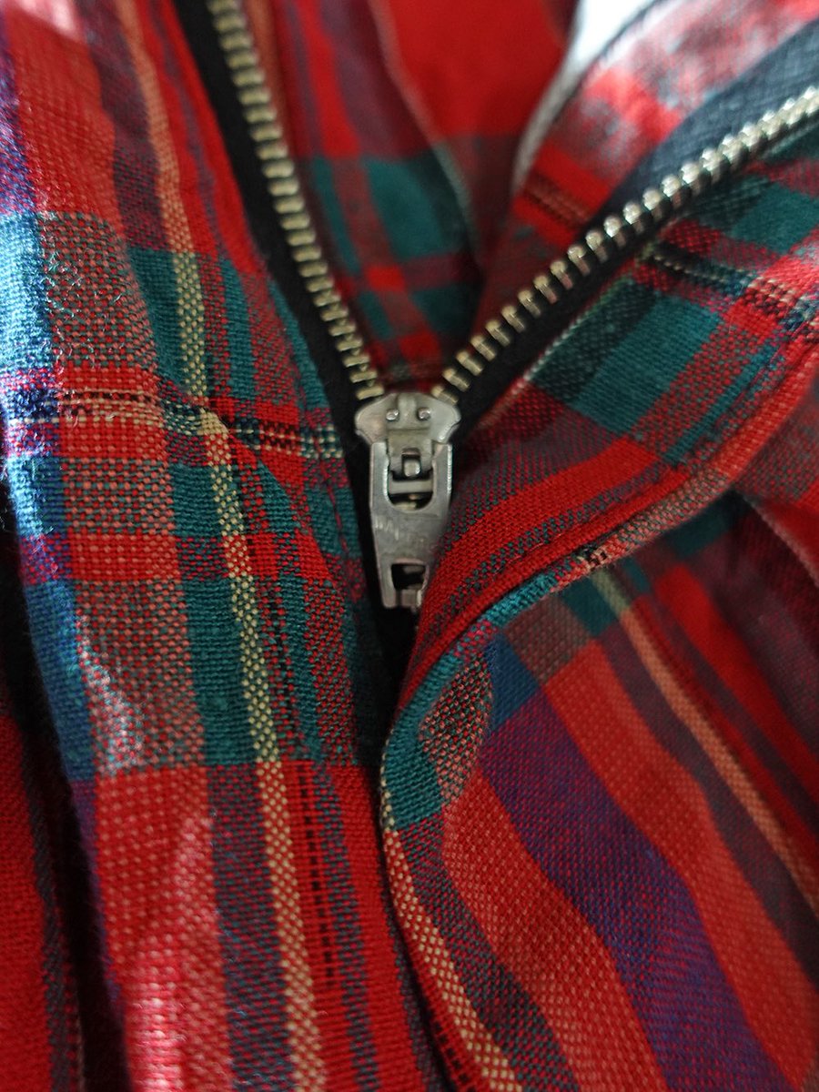 ta1001ke's tweet photo. 5万円のパンツ?!😳ブランドと作るパンツ。
素直な意見聞かせてください!生地は久留米絣を用い、ブランドが別注。縫製は日本。
ジップはWALDES。チェックとメッシュを
レイヤードしたデザインに。ロンTに合わせても、スタイルが決まるように。
価格はまだ未定ですが、5万円ほど。
改善点なの聞かせて🙏 https://t.co/iTKHIZ8Cfi
