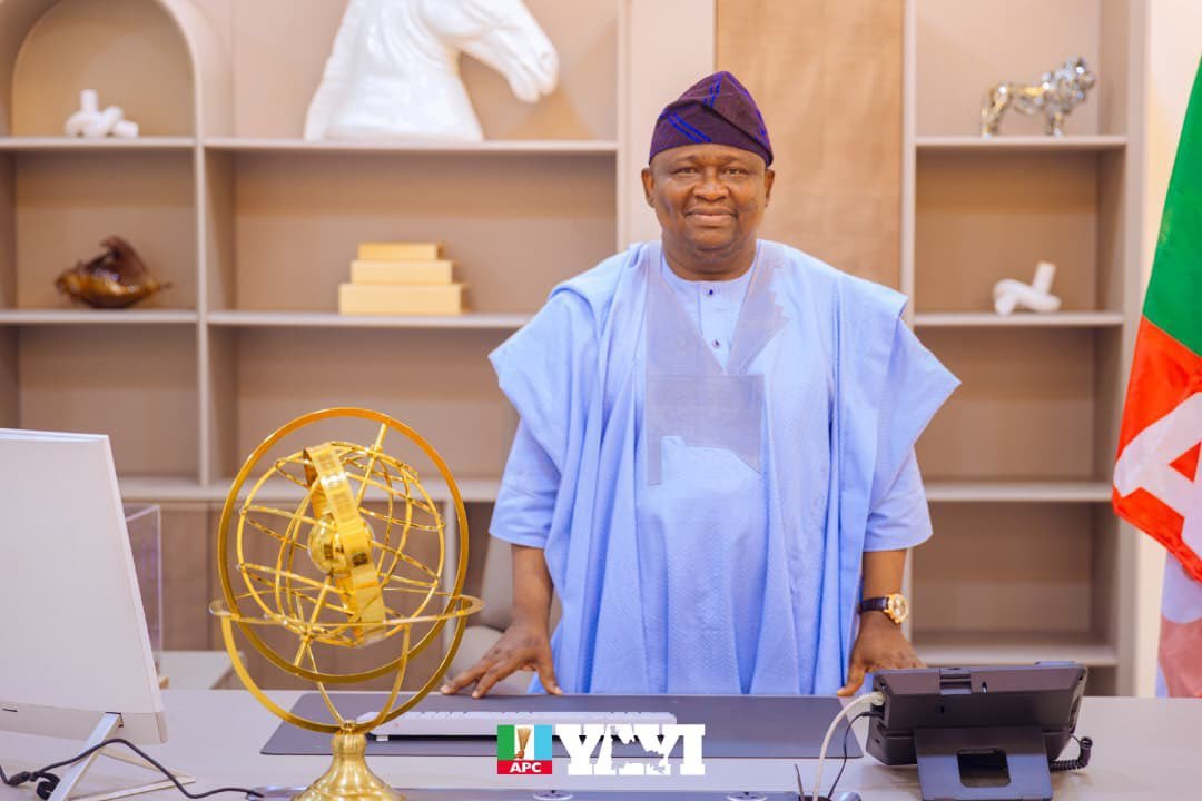 yayi_connect's tweet photo. This post melts my heart. ❤️
Senator Olamilekan Adeola YAYI keeps proving that leadership is not about noise — it is about humanity, results, and putting people first.
In Ogun West alone, the evidence is clear:
✅ Over 140 roads constructed (including the landmark 103km Ilara-Ilashe Road linking 26 communities)
✅ 340+ classroom blocks and libraries delivered
✅ More than 60 primary health centres and ICU facilities built
✅ Over 50,000 solar streetlights and 167+ transformers lighting up communities
✅ Ultra-modern markets, police stations and town halls rising across the five LGAs
✅ Scholarships and bursaries for over 5,500 students
✅ Empowerment grants touching thousands of traders, farmers, women and youths
From Imeko-Afon to Ipokia, Yewa North to Yewa South and Ado-Odo/Ota — the projects speak louder than any campaign slogan.
This is what caring for the people looks like.
Happy Independence Day to every meaningful Nigerian. 🇳🇬
And I can already imagine the transformation he will bring to the entire Ogun State when he becomes Governor in 2027.
YAYI is not just representing — he is rewriting the story of service.