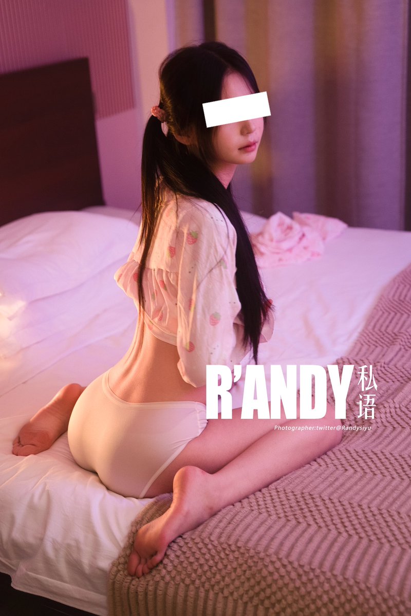 Randysiyu's tweet photo. 国庆放假了 第一天
这个必须要推荐一下 
素颜颜值都很高 而且是白虎
我认识的时候还是个处  
刚成年  巨好看 
#西安母狗 #西安约拍 #西安上门 
@Fengsiyuan https://t.co/UImt3sZmgz
