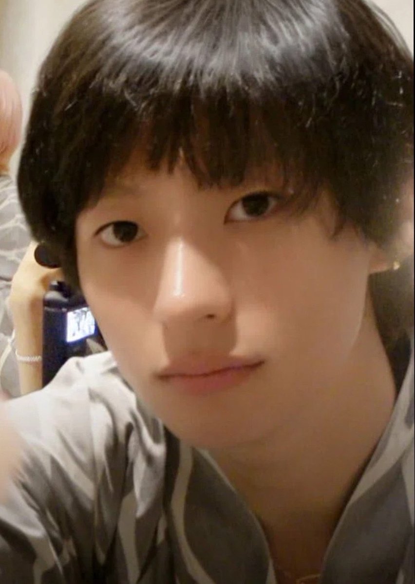 tinyantoni21's tweet photo. รูปไหนคือแอนตันตุวจริง https://t.co/E8t0pQsM3W