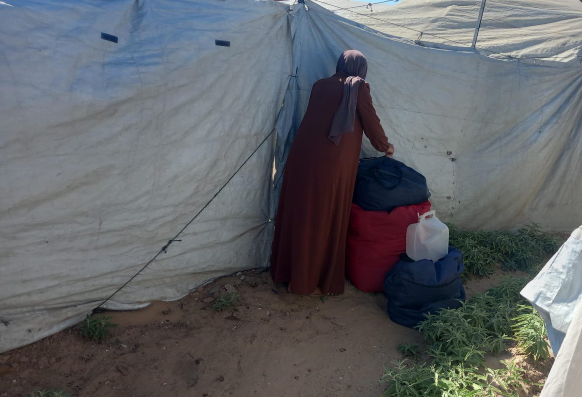 EmAhmadFromGaza's tweet photo. I’m appealing to people with compassionate hearts to help me raise $350 to pay the rent for the land where our tents are located.

The landowner has told me to prepare my belongings to leave if I cannot pay the amount. He has given me only two days.

https://t.co/4KblQlpuFn https://t.co/m9tB9ECiaN