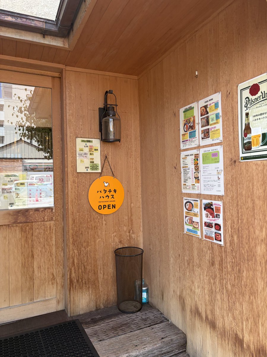 _21miya's tweet photo. 本日も富山県にある『バタチキハウス』さんでランチ。カレーはバターチキンのみで、色々とセットにできるお店でした。女性店主が1人で切り盛りされていて、細やかな心遣いが感じられるお店でした。
ごちそうさまでした。 https://t.co/clXUB4SPxL