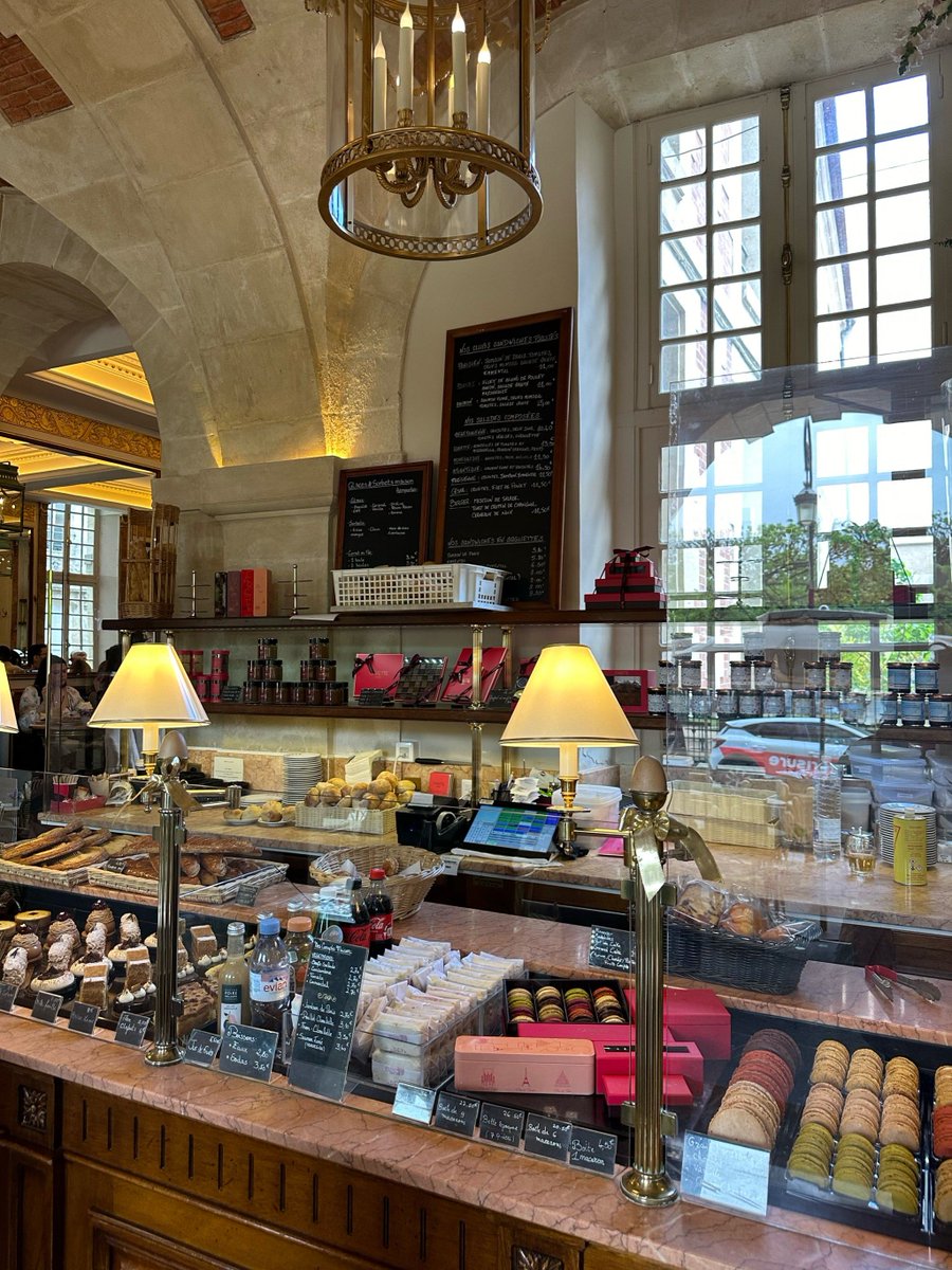 AvaJenkinsoias's tweet photo. Morning coffee + warm croissant = the perfect small win to kick off a lazy Saturday. ， https://t.co/KQYvBWSDIq