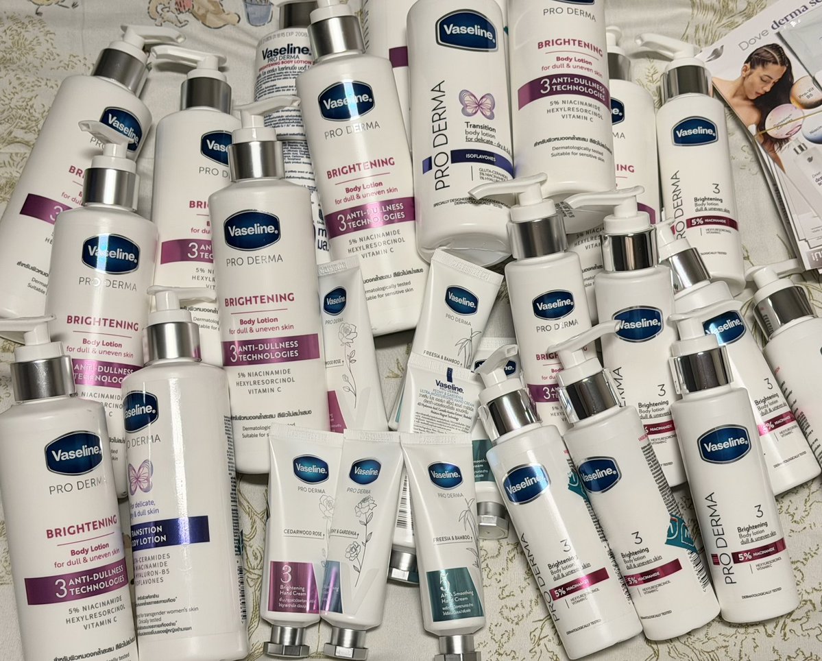 ssomyingz_'s tweet photo. wts / สินค้าพร้อมส่ง

✨ Vaseline Proderma 
-Hand Cream (3สูตร) 37ml.=60฿
- Body lotion (สูตร3) 70ml. =60฿
- Body lotion (3/Transition) 250ml. =190฿ 

📦 ค่าส่ง 30 
**ซื้อครบ 200 จัดส่งฟรีค่ะ**  
สนใจเมนชั่น/เดมค่า 

#VaselineProdermaxInnOngsa https://t.co/Uh4RebqsMi