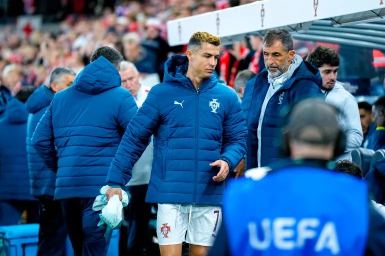 ELLIOTTTTFC's tweet photo. 🚨EXCL: Portugal head coach Jorge Jesus finally responds to Ronaldo’s statement… and he did NOT hold back. 😳🇵🇹

🗣️Jorge Jesus: “I read Cristiano’s statement yesterday and my first reaction was simple: he should never have said those things publicly. 

“When a player starts believing his name gives him the right to question every decision, you have a problem.

“Cristiano Ronaldo is a legend of Portugal, but legends are remembered for what they have done 

“they are not guaranteed minutes because of their past. 

“I cannot select a player because of his reputation while ignoring what he gives us on the pitch today.

“People keep asking why he has been dropped and benched. 

“The answer is football. At this moment, I have players who can offer more intensity, more movement and more balance to this team. 

“If Ronaldo cannot accept that, then that is his problem, not mine.

“Portugal does not belong to Cristiano Ronaldo. 

“It belongs to the Portuguese people. No player is bigger than the national team, and I will never sacrifice the team just to keep one superstar happy.

“If Cristiano thinks Portugal cannot function without him, then he needs to understand something: we are building a team, not a monument to one player.”