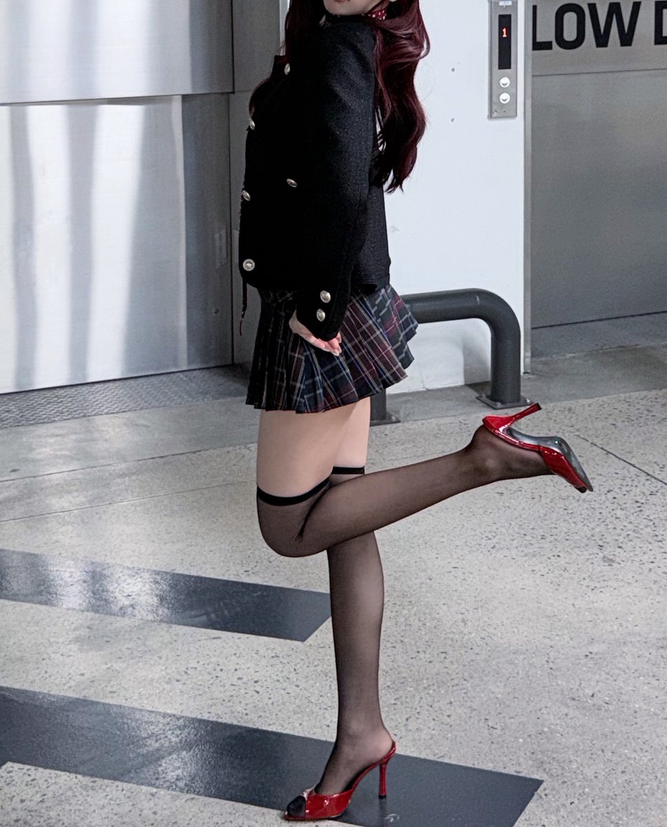 juunsoomgoon's tweet photo. this is just bait she knows how badly we want to ruin her. short skirt for the easy access. just move it over and slide right in to that grippy pussy as I hold on to her waist and hear my balls smack against her every time I thrust. https://t.co/h8EfVJPqYa
