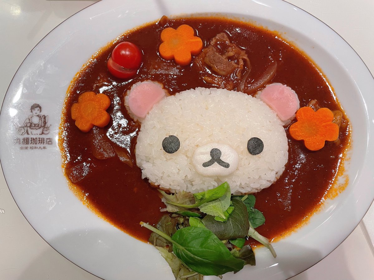 mochidot__'s tweet photo. 丸福珈琲×リラックマ☕️💓
自分の顔の食べ物ガン見させる構図可愛すぎてほんと好き🥺🥺
うさぎコリに囲まれるコリハヤシ🍛 https://t.co/DsW7yEGz1R