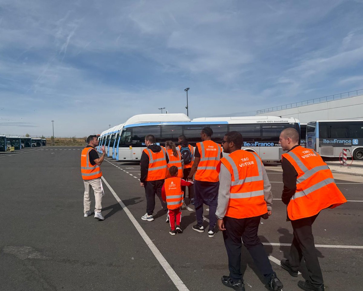 TransdevIDF's tweet photo. 🚍📍A l'occasion des @JEP + de 3⃣0⃣0⃣ Franciliens et élus ont découvert lors d'une visite de COB les coulisses des territoires de @Vexin_IDFM @Mtmorency_IDFM @Envol_IDFM @MeauxOurcq_IDFM @Loing_IDFM @Melun_IDFM @MarneSeine_IDFM et du secteur de l'Ourcq pour @IDFmobilites https://t.co/x39SD5Btje